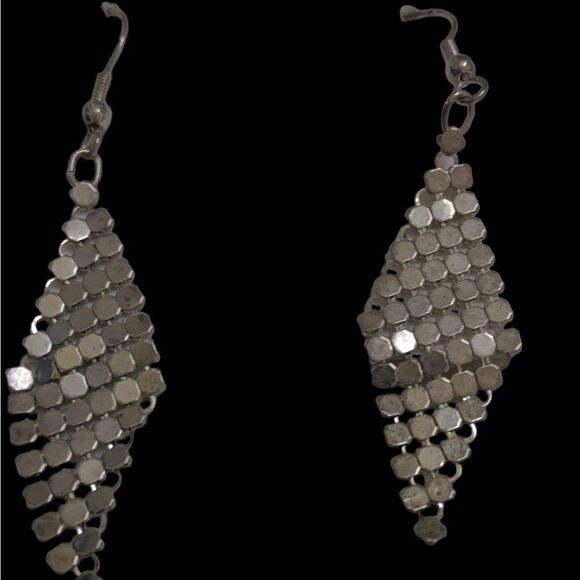 Lot 2 pair gold silver dangling mesh earrings pierced 2.5” long - Picture 8 of 8